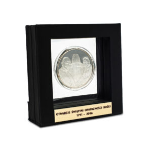 Srebrny medal w ramce z wizerunkami św. Jana Pawła II i bł. Stefana Wyszyńskiego - pamiątka otwarcia Świątyni Opatrzności Bożej