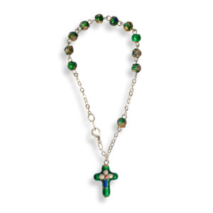 Zielona bransoletka dziesiątka różańca z motywem kwiatowym