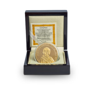 zloty-medal-sw-jan-pawell-ii-w-pudelku-front-pudelko-otwarte-1.jpg