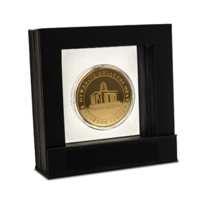 zloty-medal-w-etui-z-wizerunkiem-sw-jana-pawla-ii-i-bl-stefana-wyszynskiego-tyl-pudelko-1.jpg